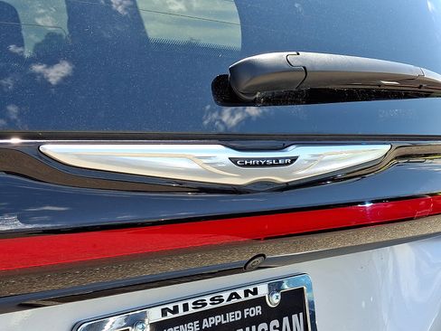 Used 2024 Chrysler Pacifica Touring-L FWD image 29
