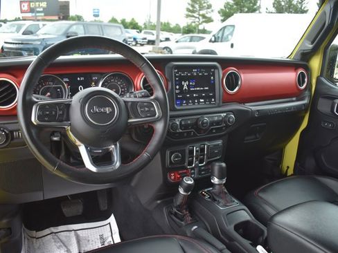 Used 2022 Jeep Wrangler Unlimited Rubicon w/ LED Lighting Group AWD/4WD image 18