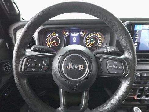 Used 2024 Jeep Gladiator Sport image 13