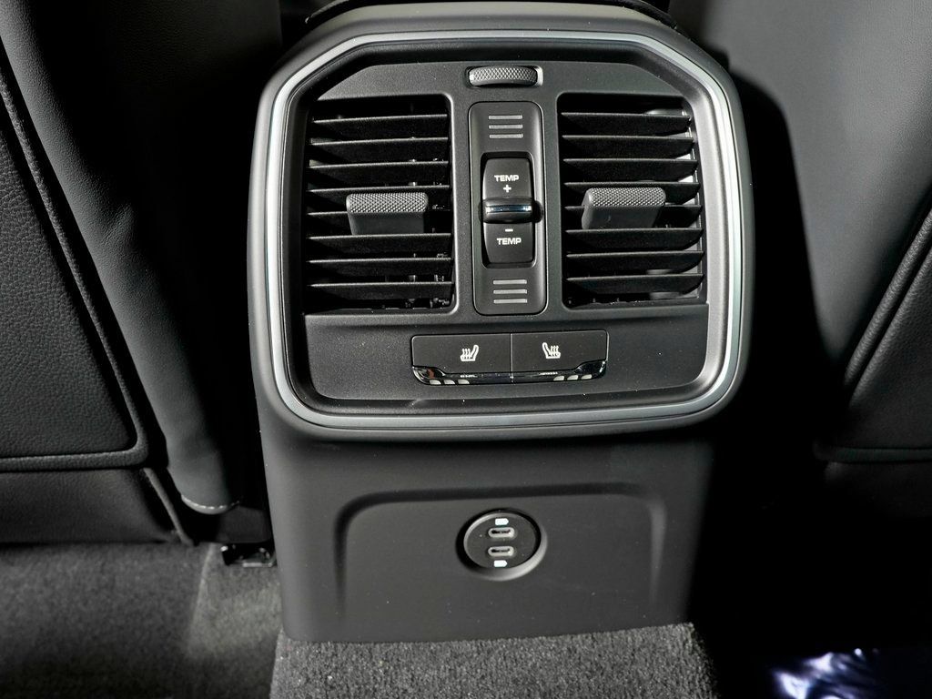 Certified 2026 Porsche Macan S AWD/4WD image 34