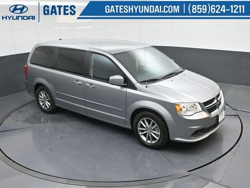 Used 2016 Dodge Grand Caravan SE image 45