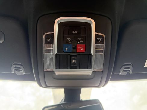 Used 2019 RAM 1500 Laramie AWD/4WD image 34