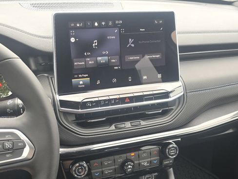 New 2025 Jeep Compass Latitude w/ Sun & Sound Group image 31