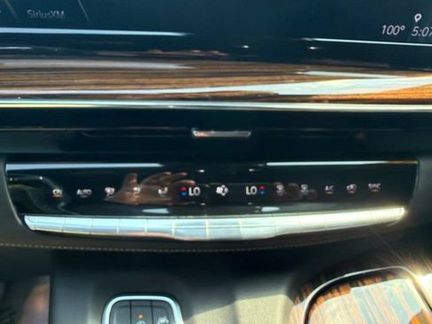 Used 2023 Cadillac Escalade ESV Premium Luxury AWD/4WD image 12