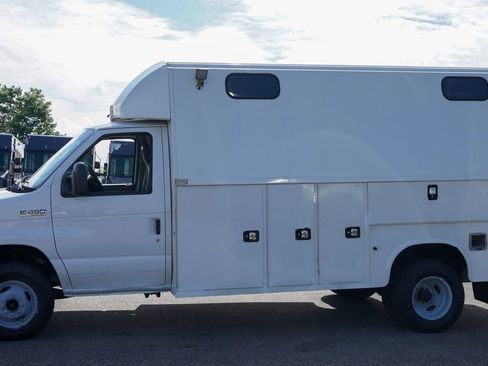 Used 2016 Ford E-450 and Econoline 450 Super Duty w/ Power Windows & Locks Group RWD image 3