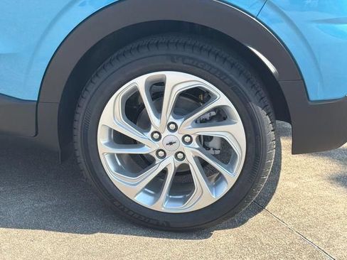 New 2027 Chevrolet Bolt LT w/ Comfort Package FWD image 19