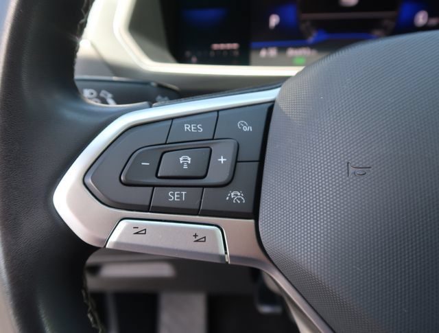 Used 2023 Volkswagen Tiguan SE AWD/4WD image 18