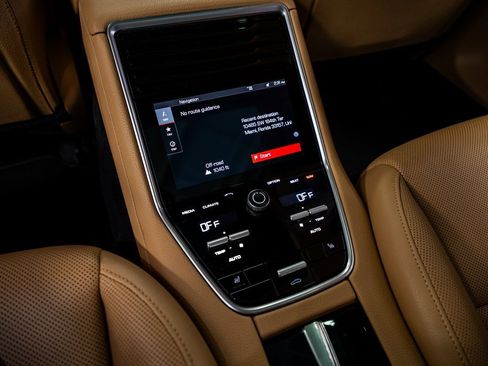 Used 2019 Porsche Panamera image 58