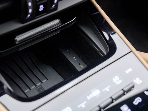 Certified 2024 Porsche Cayenne image 27