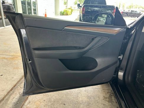 Used 2024 Tesla Model Y Long Range RWD image 35