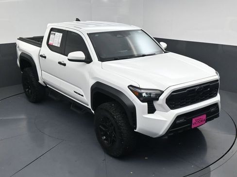 Used 2024 Toyota Tacoma TRD Off-Road AWD/4WD image 13
