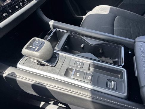 Used 2025 Nissan Pathfinder SV FWD image 27