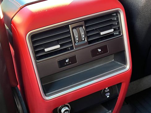 Certified 2022 Porsche Cayenne S Platinum image 18