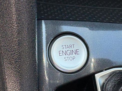 Used 2022 Volkswagen Tiguan SE R-Line image 13