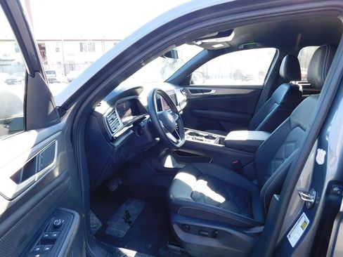Used 2025 Volkswagen Atlas Cross Sport SE image 16