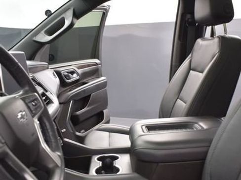 Used 2021 Chevrolet Tahoe Z71 w/ Luxury Package AWD/4WD image 10