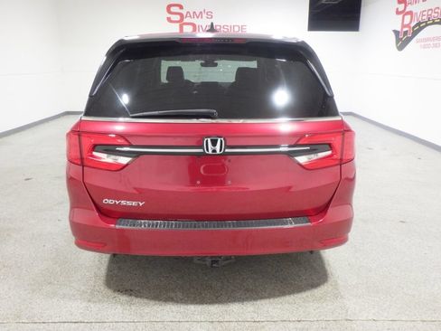 Used 2024 Honda Odyssey EX-L image 3