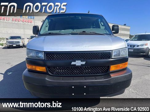 Used 2019 Chevrolet Express 3500 LS RWD image 2