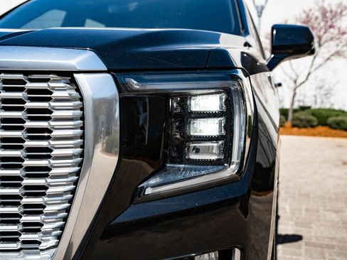 Used 2021 GMC Yukon Denali w/ Denali Premium Package AWD/4WD image 15