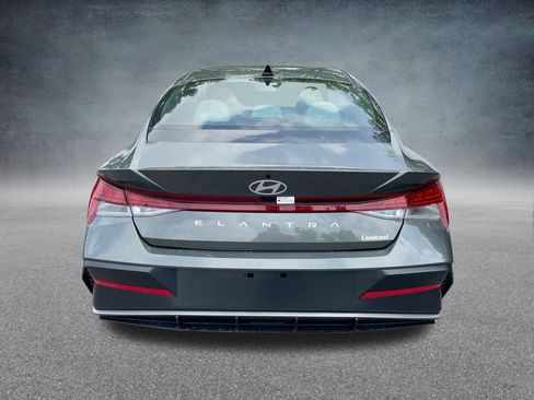 New 2025 Hyundai Elantra Limited image 30