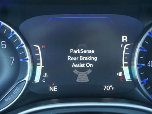 Used 2023 Chrysler Pacifica Touring-L w/ S Appearance Package image 9