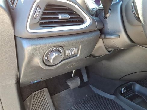 New 2026 Chrysler Voyager LX image 18