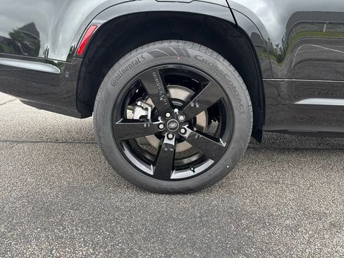 New 2025 Land Rover Defender 130 X-Dynamic SE image 25