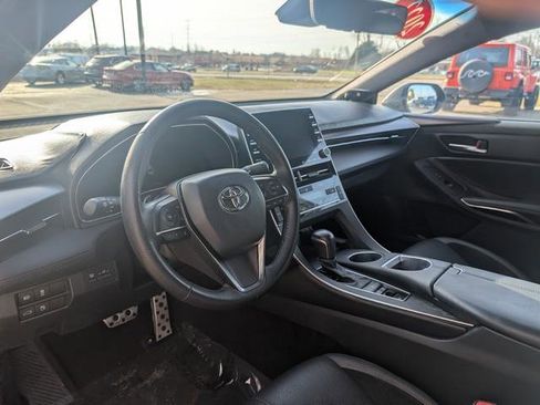 Used 2022 Toyota Avalon XSE image 9