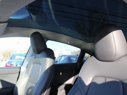 Used 2024 Tesla Model Y Performance image 12