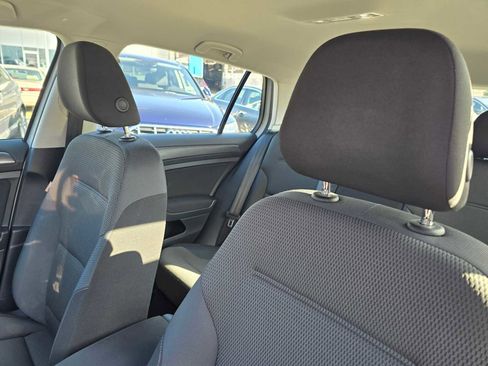 Used 2018 Volkswagen e-Golf SE w/ DC Fast Charging Package image 24