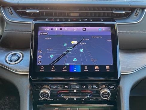 Used 2022 Jeep Grand Cherokee L Overland w/ Luxury Tech Group IV AWD/4WD image 33