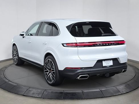 Certified 2026 Porsche Cayenne AWD/4WD image 3