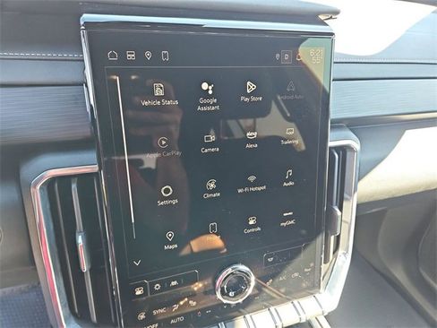 Used 2025 GMC Acadia Elevation image 13