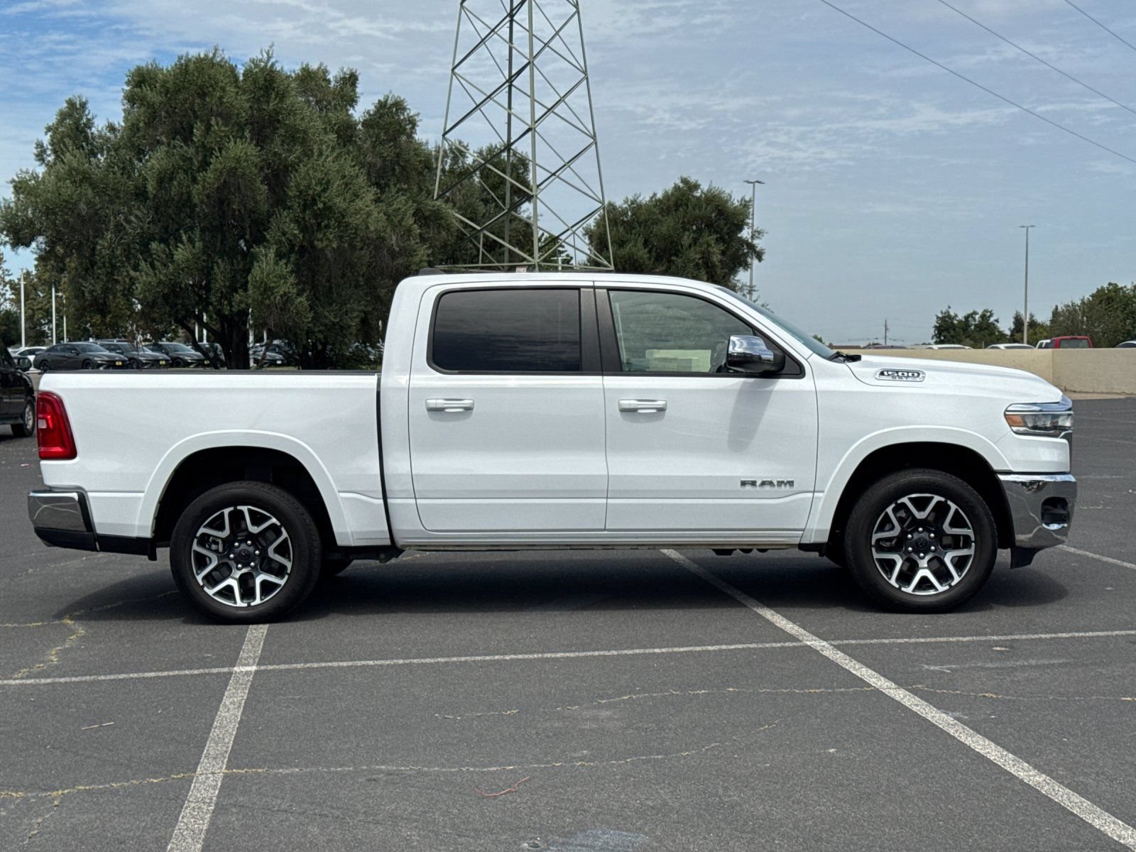 Used 2025 RAM 1500 Laramie AWD/4WD image 3