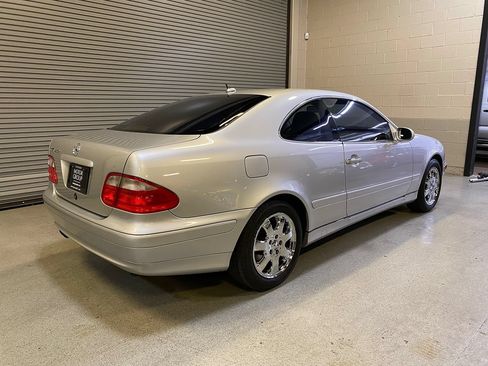 Used 2000 Mercedes-Benz CLK 320 Coupe image 7