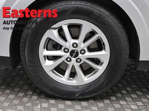 Used 2022 Kia Carnival LX image 31