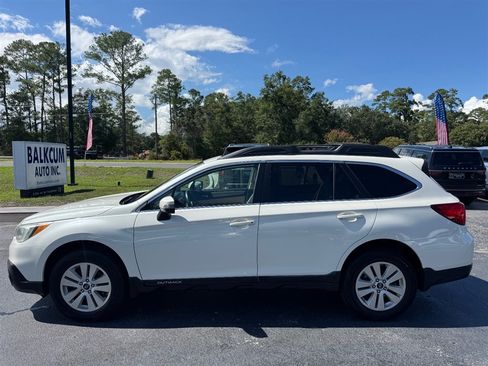 Used 2017 Subaru Outback 2.5i Premium AWD/4WD image 5