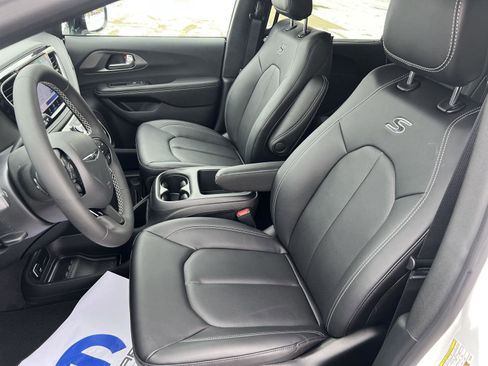 New 2026 Chrysler Pacifica Select w/ S Appearance Package image 15