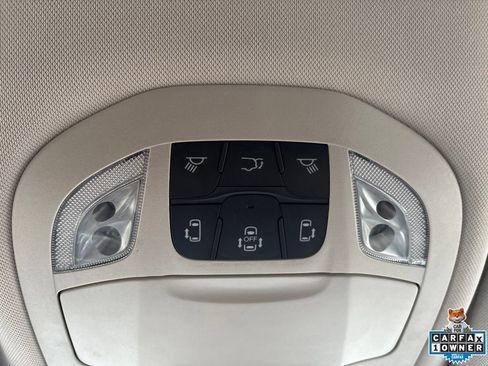 Used 2023 Chrysler Pacifica Touring-L FWD image 5