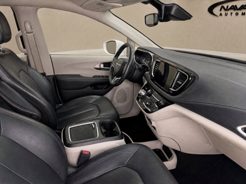 Used 2022 Chrysler Pacifica Touring-L FWD image 10
