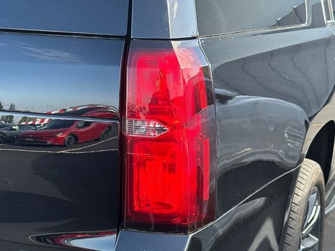 Used 2019 Chevrolet Suburban Premier AWD/4WD image 17