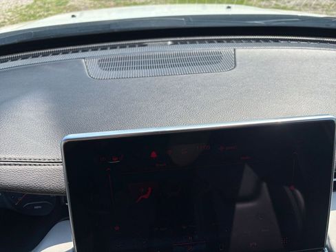 Used 2025 Jeep Compass Limited image 17