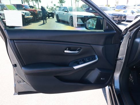 Used 2025 Nissan Sentra SR w/ SR Premium Package FWD image 16