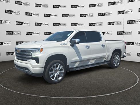 Used 2024 Chevrolet Silverado 1500 High Country w/ High Country Premium Package AWD/4WD image 2