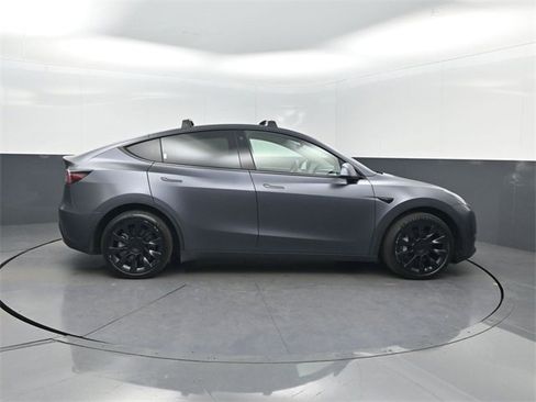 Used 2021 Tesla Model Y Long Range image 29