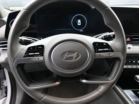 Used 2025 Hyundai Elantra SEL FWD image 41