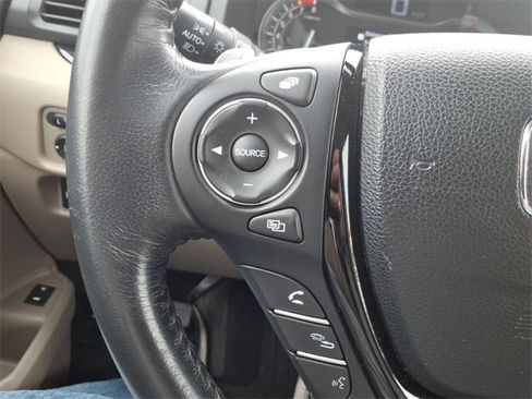 Used 2018 Honda Pilot Touring image 25