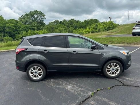 Used 2017 Ford Escape SE AWD/4WD image 2