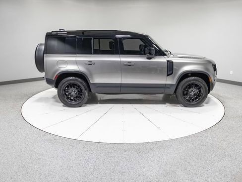 Used 2025 Land Rover Defender 110 S image 30