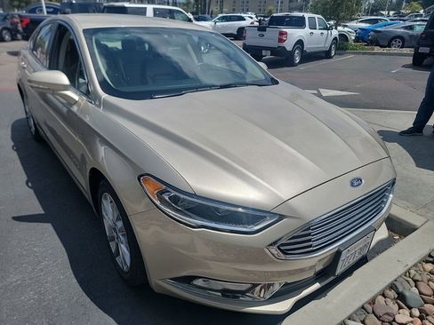 Used 2017 Ford Fusion Energi SE FWD image 7